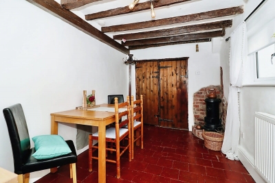 2 Bed cottage beautiful setting walk to Ironbridge