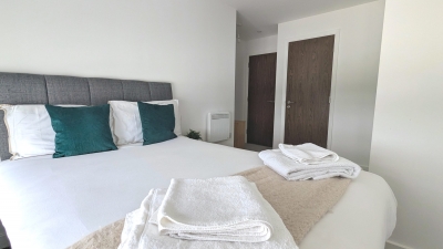 2BR Apt Bracknell | Parking | Nr Ascot Racecourse