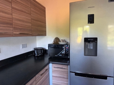 3‑Bed, 3 En‑Suite Home | Parking & Fast WiFi