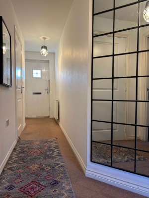 3‑Bed, 3 En‑Suite Home | Parking & Fast WiFi
