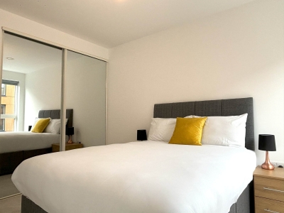 Bracknell 2BR Apt | Parking | Wifi  | Nr Ascot