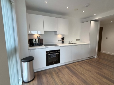Bracknell 2BR Apt | Parking | Wifi  | Nr Ascot