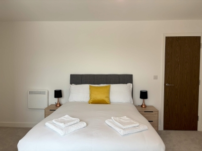 Bracknell 2BR Apt | Parking | Wifi  | Nr Ascot