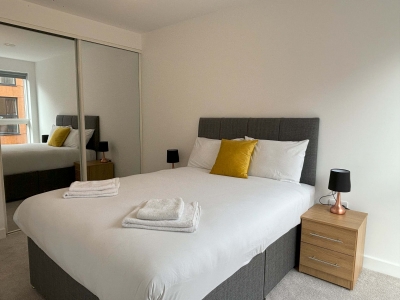 Bracknell 2BR Apt | Parking | Wifi  | Nr Ascot
