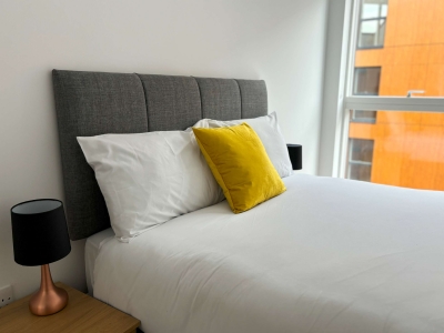 Bracknell 2BR Apt | Parking | Wifi  | Nr Ascot