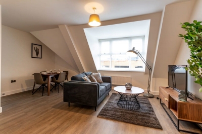 Chic & Luxurious 1 BR with parking - NEC/BHX