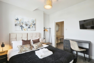 Large Luxury Home in Solihull - Sleeps 14, near NEC & BHX