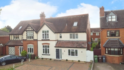 Large Luxury Home in Solihull - Sleeps 14, near NEC & BHX
