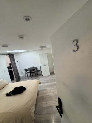 Studio near Victoria
