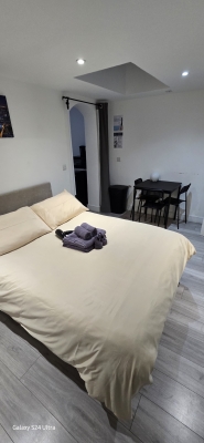 Studio near Victoria