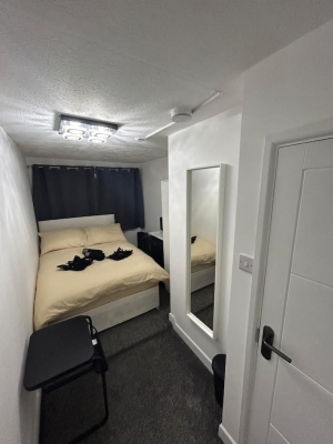 Baker Street room moments away