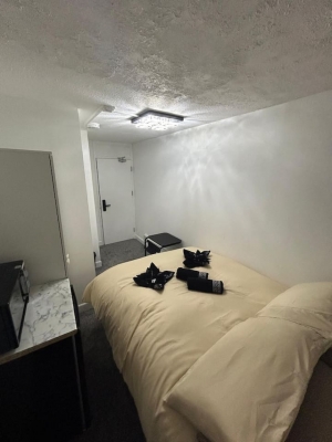 Baker Street room moments away