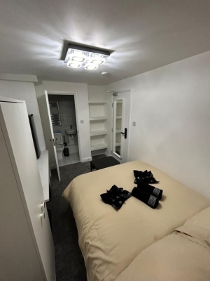 Marylebone Room + bathroom