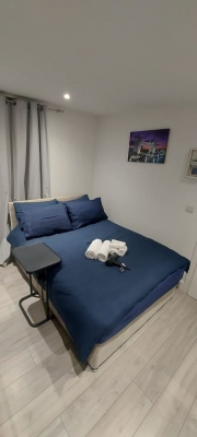 Studio w/ private kitchen & bath