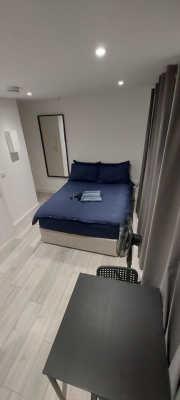 Flat with Bathroom and Kitchen