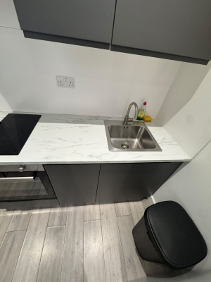 Flat with Bathroom and Kitchen