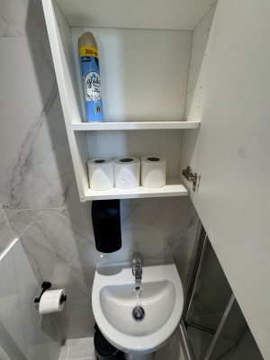 Flat with Bathroom and Kitchen