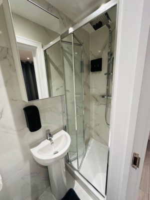 Flat with Bathroom and Kitchen