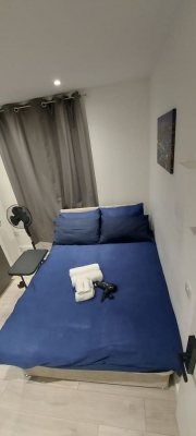 Flat w/ full bathroom + kitchen