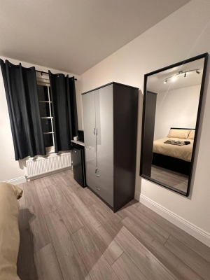 Central London Room in Oval