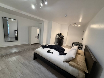 Modern Room in Oval | Close to Tube
