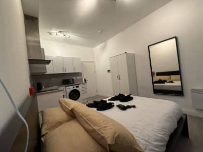 Private Room | 5 minutes to Central London