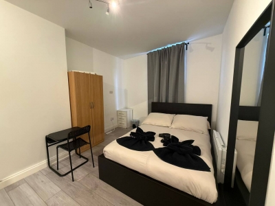 Private Room | Own Kitchen & Bathroom | Near Tube