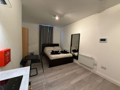 Private Room | Own Kitchen & Bathroom | Near Tube
