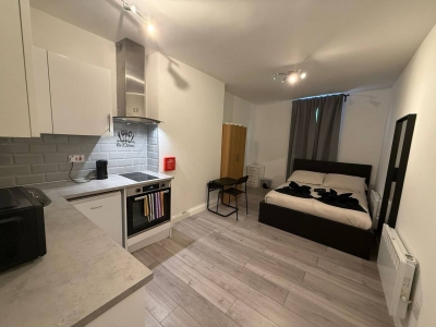 Private Room | Own Kitchen & Bathroom | Near Tube