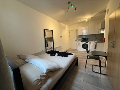Private Room | Own Kitchen & Bathroom | Near Tube