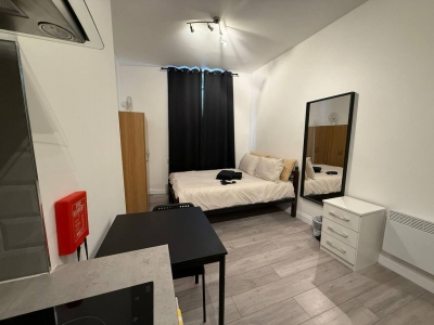 Modern Room | Minutes from Central London