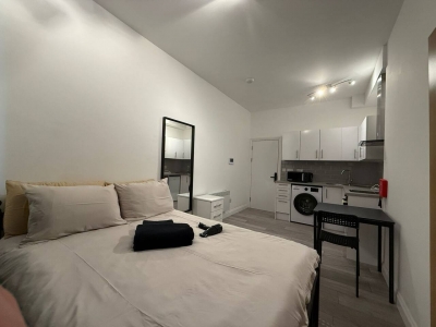 Modern Room | Minutes from Central London