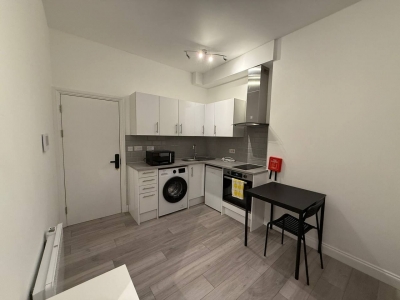 Modern Room | Minutes from Central London