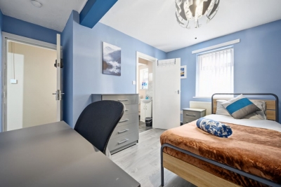 Private retreat for 3 Near Arndale City Centre