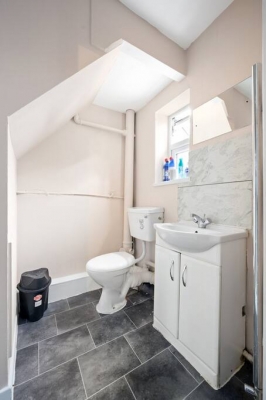 Private retreat for 3 Near Arndale City Centre
