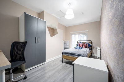 Private retreat for 3 Near Arndale City Centre