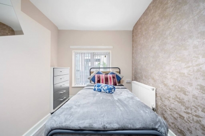 Private retreat for 3 Near Arndale City Centre
