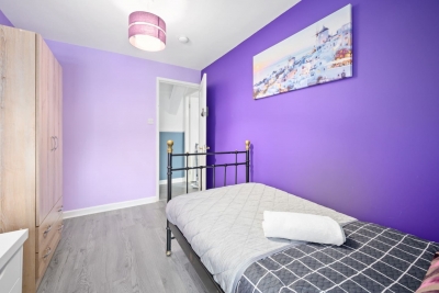 1BR Purple Bonita Near Arndale